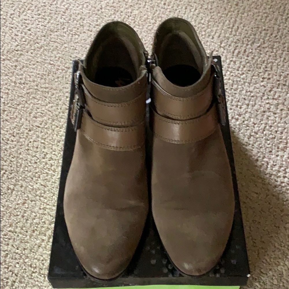 Pippen Olive suede bootie